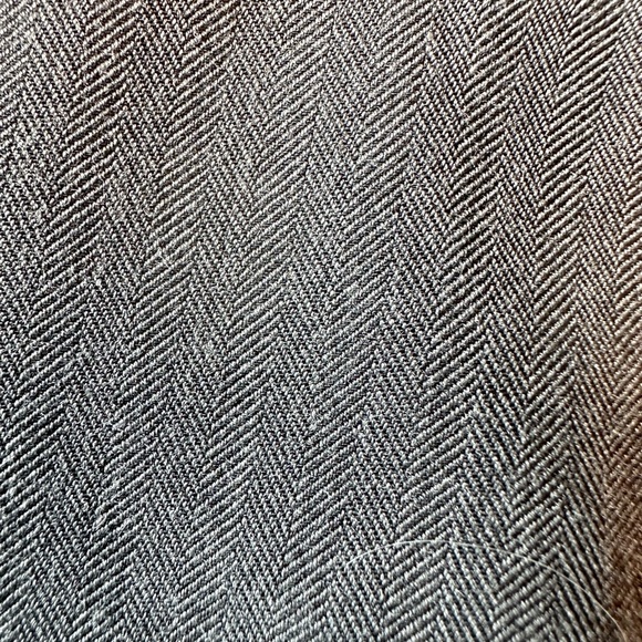 RW&CO 32” Grey dress pants with a herringbone style fabric - Picture 2 of 6